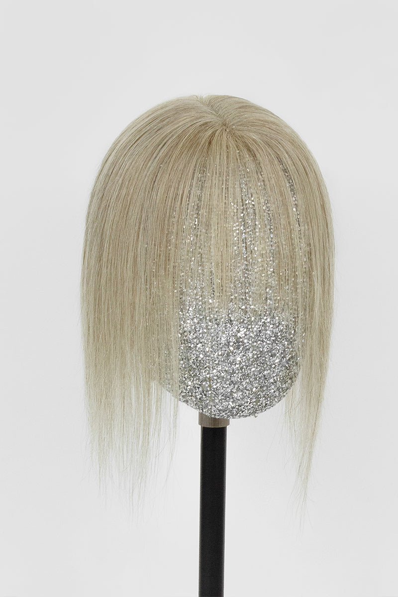 Complément capillaire en cheveux humains fait main Aria-B avec frange, ombré de racines châtain moyen à blond #T4/M616